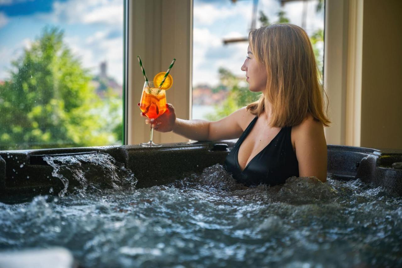 Amax Boutique Hotel Mikołajki エクステリア 写真