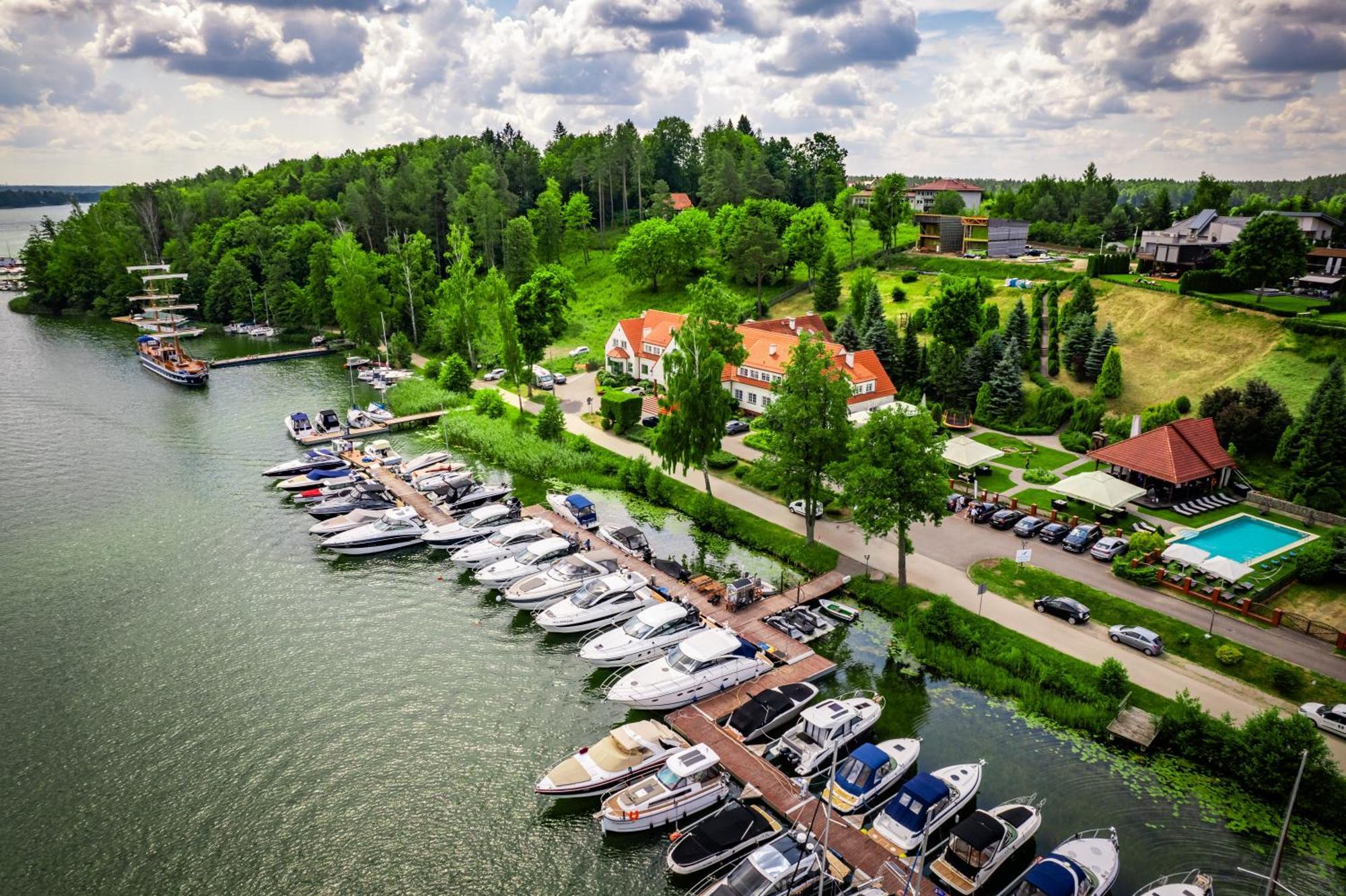 Amax Boutique Hotel Mikołajki エクステリア 写真